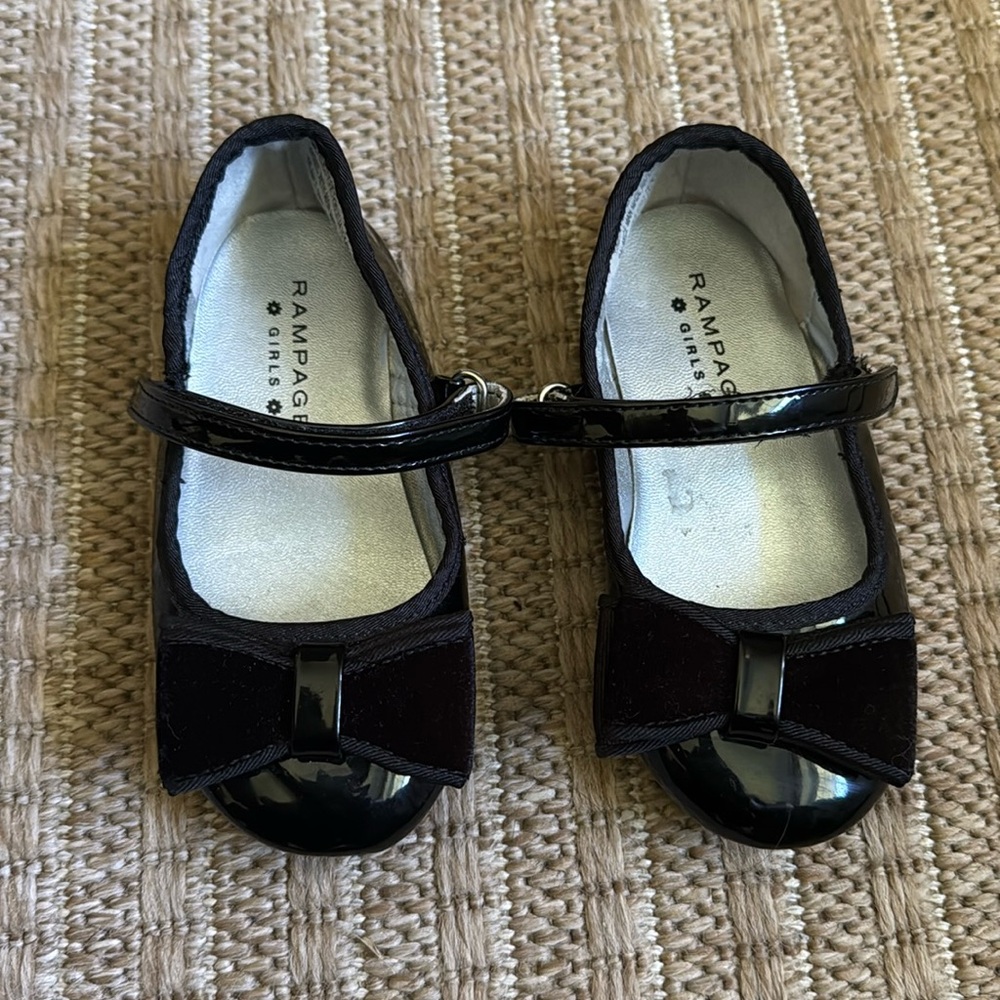 Rampage Girls' Black Patent Bow Dress Shoes